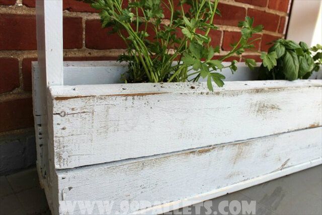DIY Pallet Planter Box