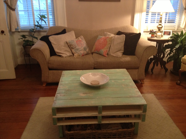 Build a Pallet Coffee Table
