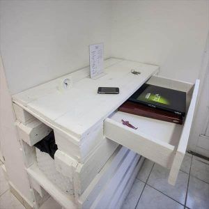 DIY Pallet Shop Architecture