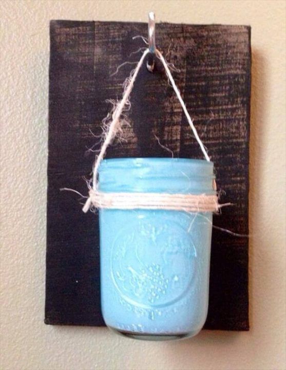 DIY Pallet Mason Jar Vase