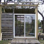 reclaimed pallet shed