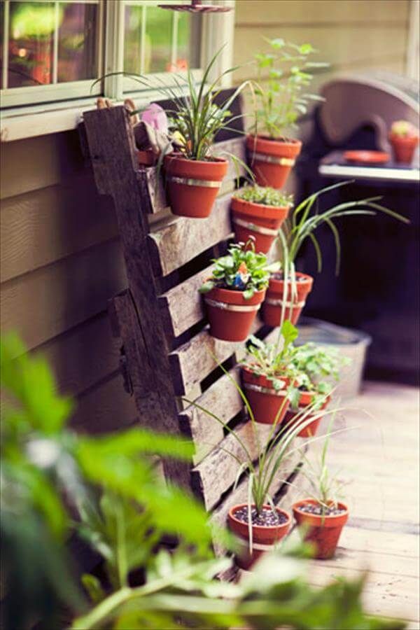 5 DIY Vertical Pallet Planters