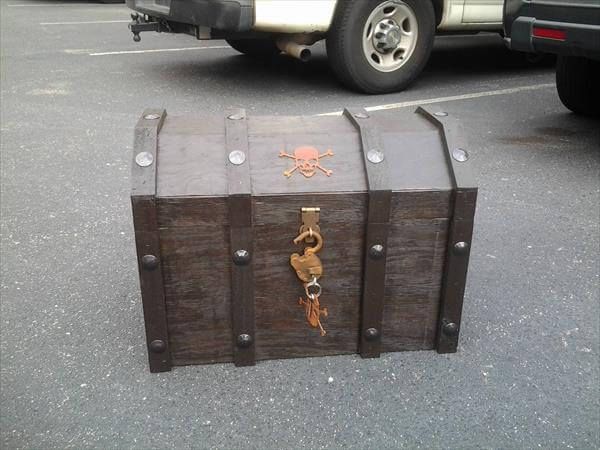 pallet treasure box cooler