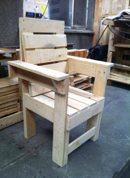 DIY Recycled Pallet Chair