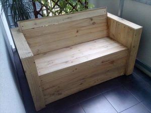 DIY Pallet Bistro Styled Furniture