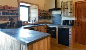 pallet-kitchen-300x175.jpg