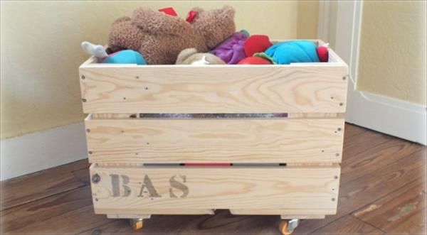 reclaimed pallet toy storage box