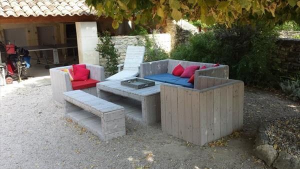 reclaimed pallet patio furniture