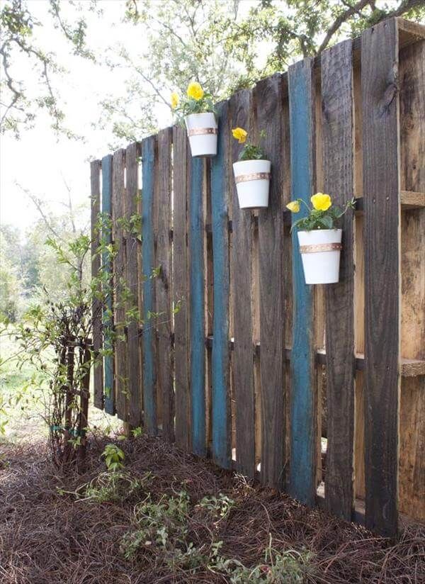 diy pallet garden wall