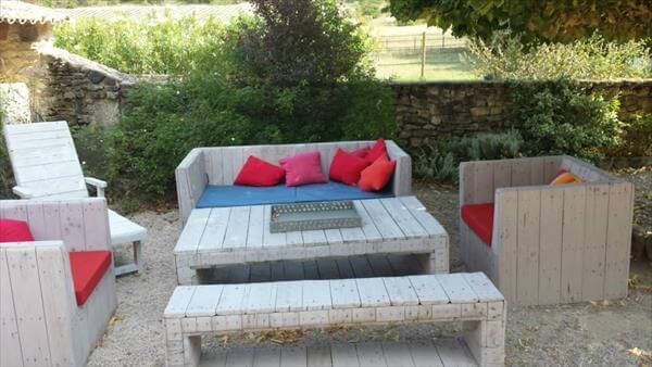 upcycled pallet outdoor sitting plan