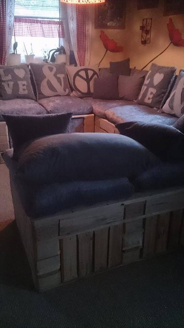 handmade pallet cushioned sofa