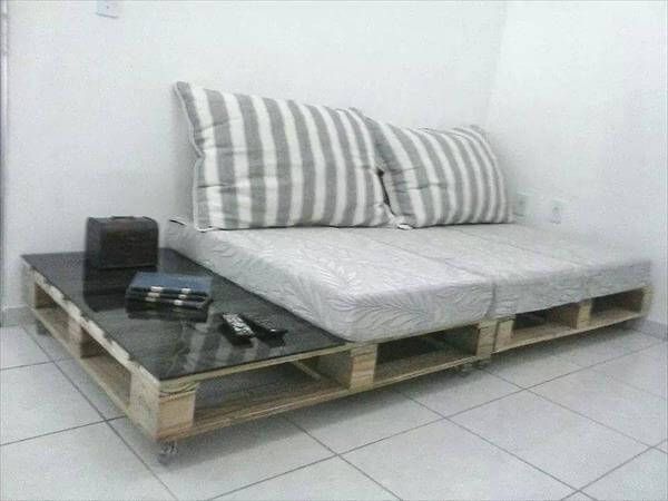 recycled pallet sofa with side table