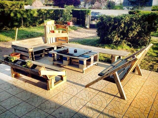 upcycled pallet patio furniture set