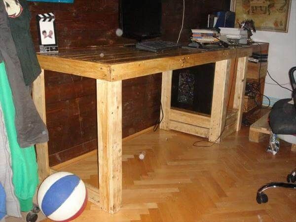 upcycled pallet computer table
