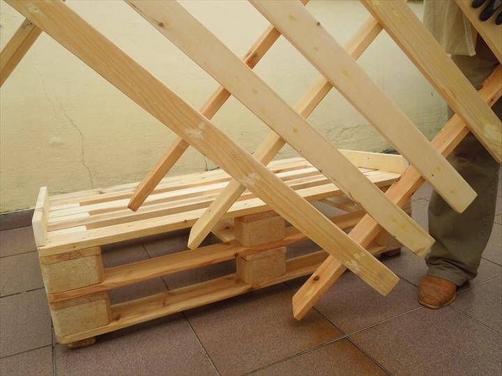 fitting the backrest to pallet sofa
