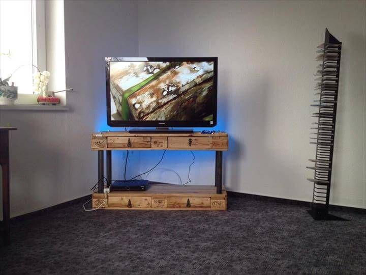 diy 2 tiered pallet media console table and TV stand