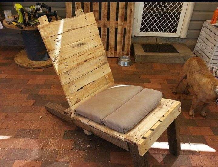 recycled pallet lounger and patio chair