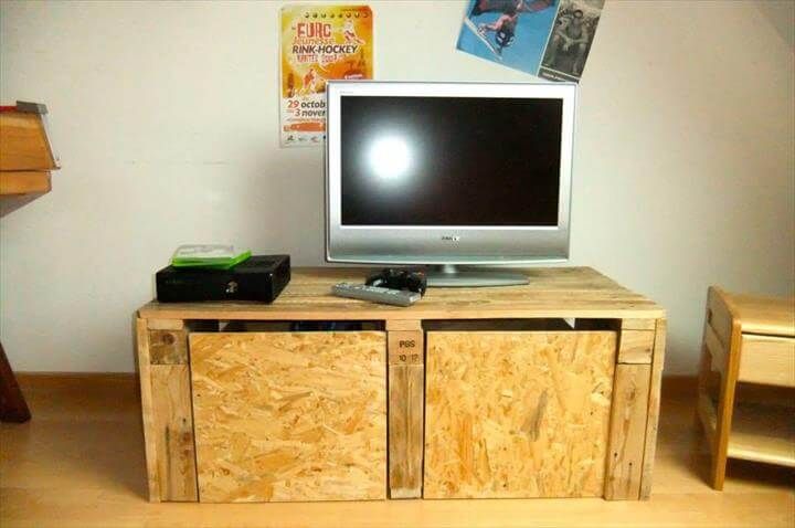 recycled pallet storage friendly media stand