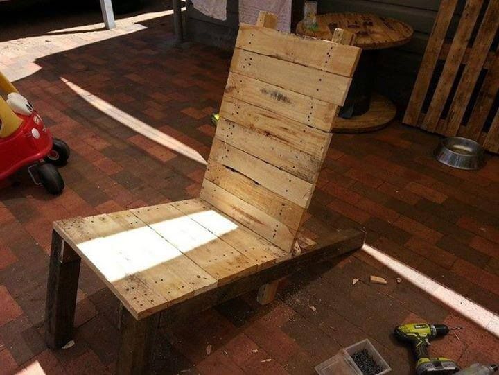upcycled pallet lounger