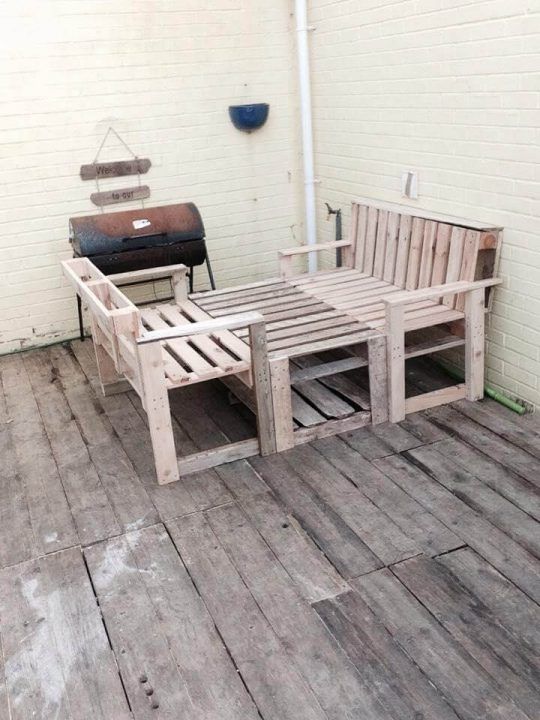 DIY Pallet Table and Benches Patio Furniture