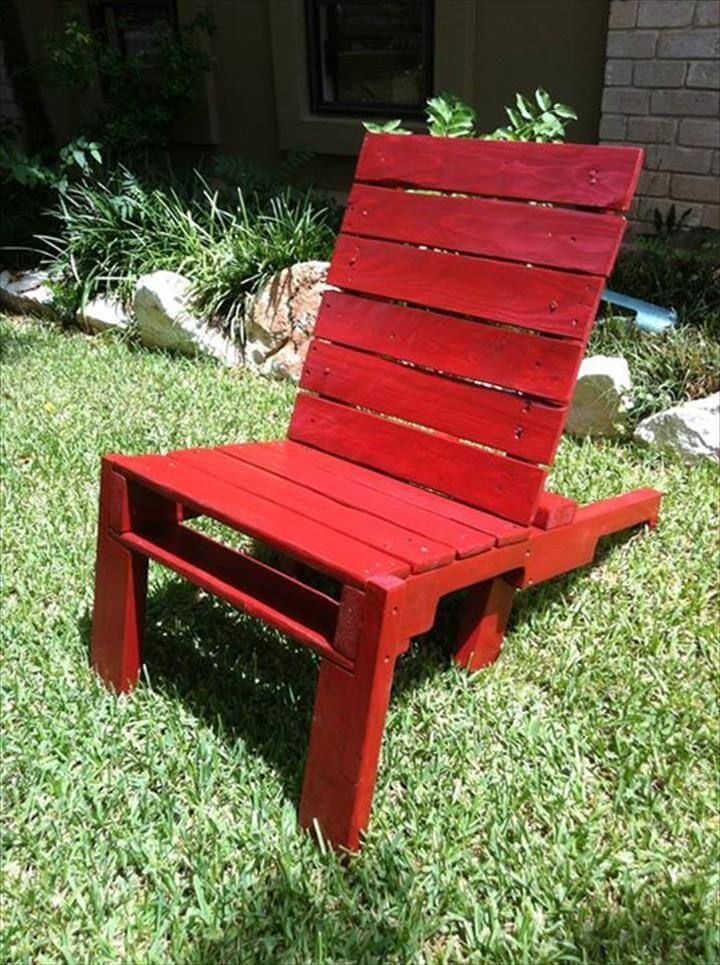 red stained pallet lounge chair