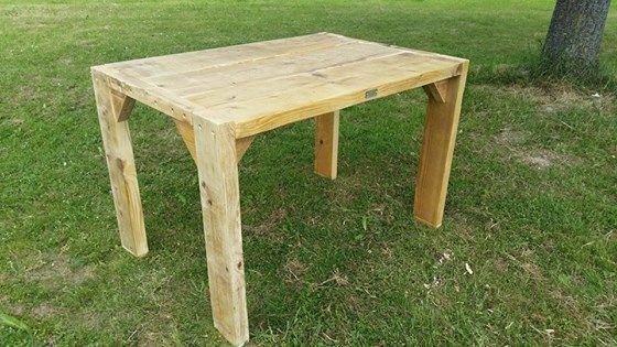 wooden pallet accent coffee table