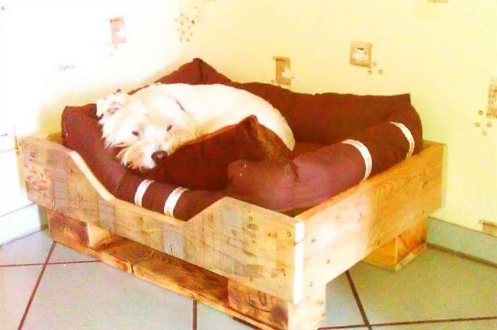 Diy Pallet Dog Bed With Flat Wooden Legs