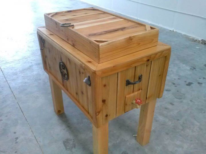 DIY Pallet Outdoor Ice Chest