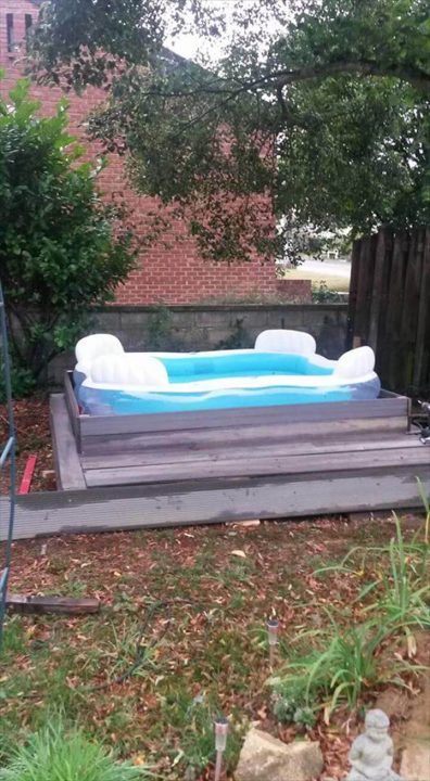 DIY Pallet Outdoor Platform Pool