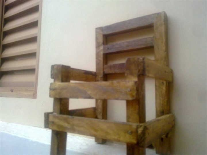 diy wooden pallet little chair