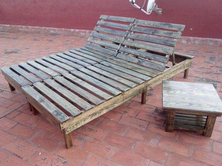 DIY Pallet Chaise Lounge Chairs
