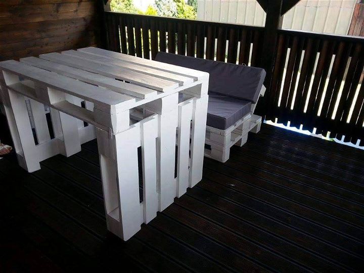 Recycled pallet patio set