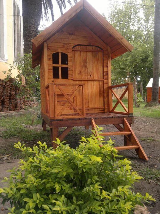 Low-cost Pallet Playhouse