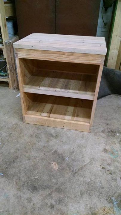 DIY Pallet Nightstand or Side Table