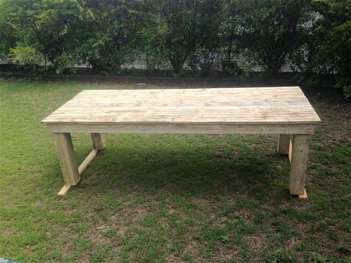accent pallet dining table 
