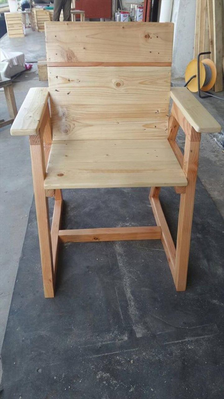 diy pallet chair with trapezoid legs