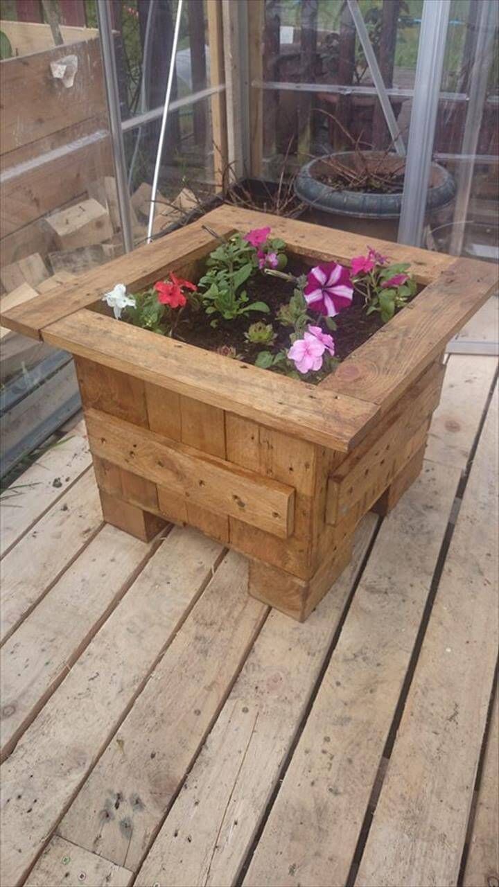 Recycled pallet planter box