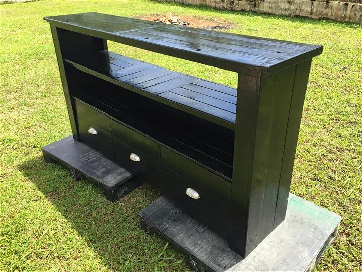 low-cost wooden pallet black entertainment center