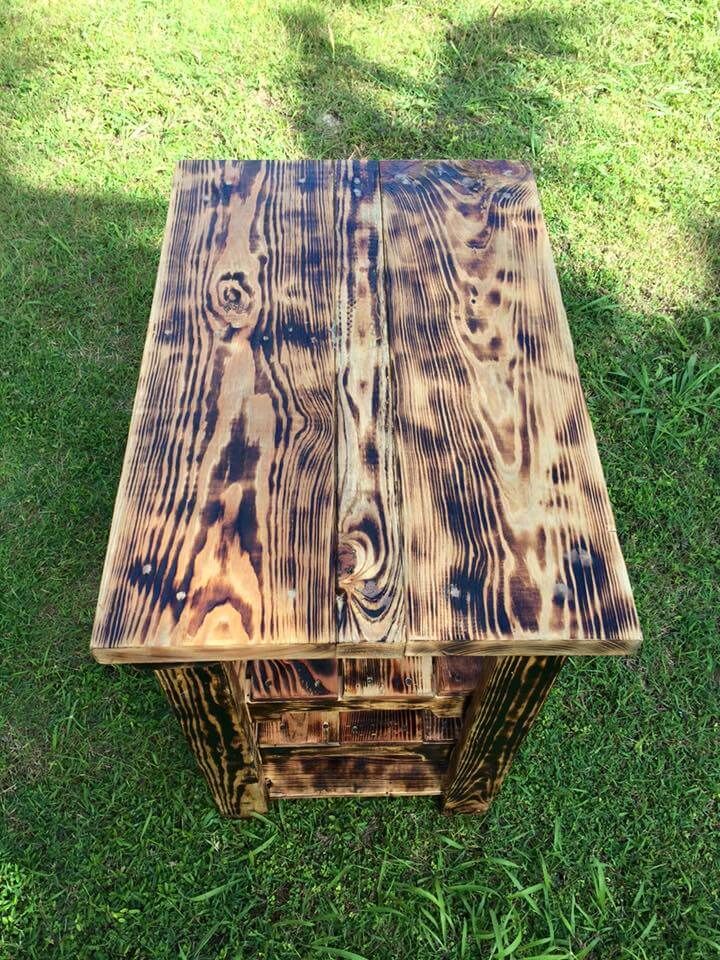 low-cost wooden pallet decorative unit