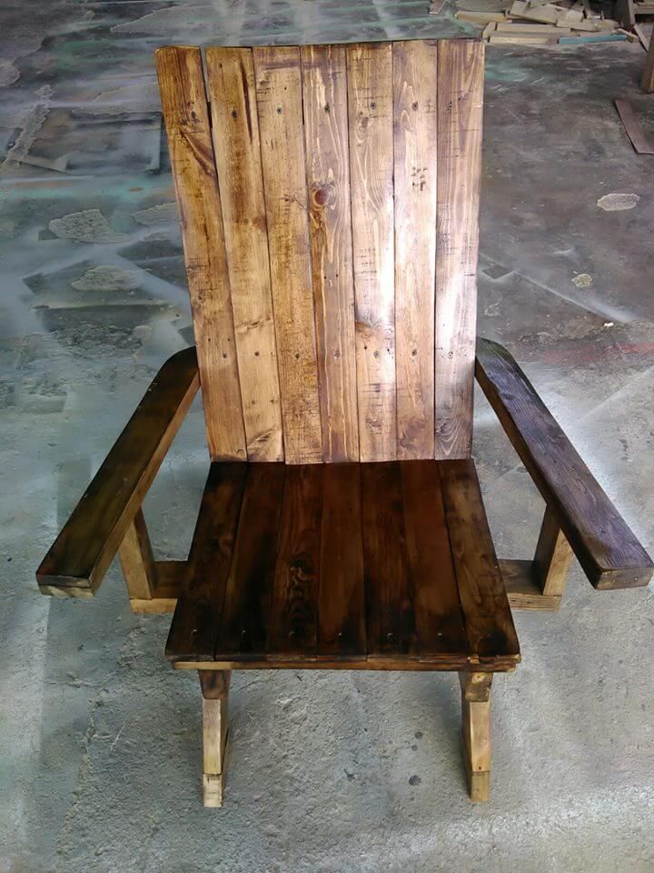 repurposed wooden pallet chair
