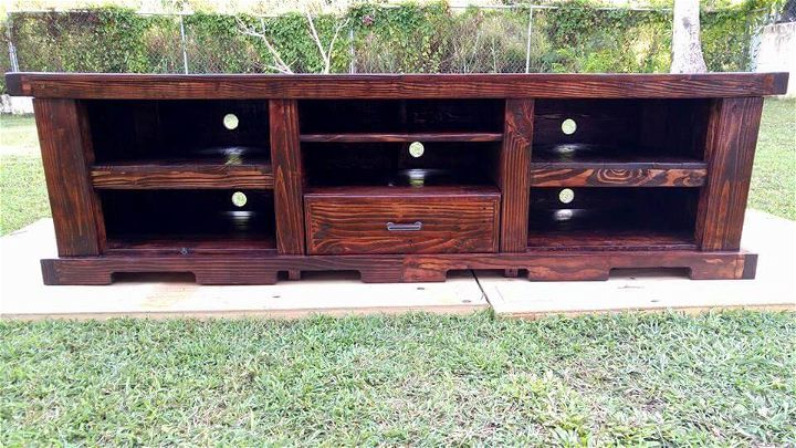 Recycled pallet media center