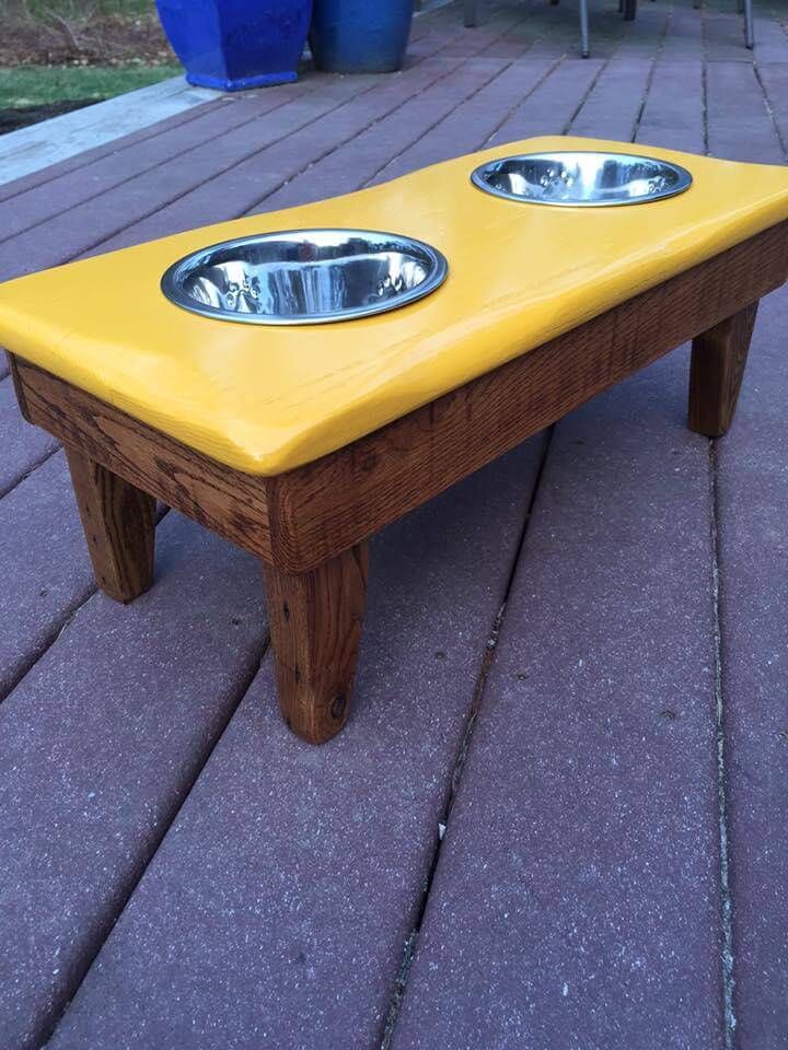 https://cdn.99pallets.com/wp-content/uploads/2016/03/handmade-pallet-dog-bowl-stand.jpg