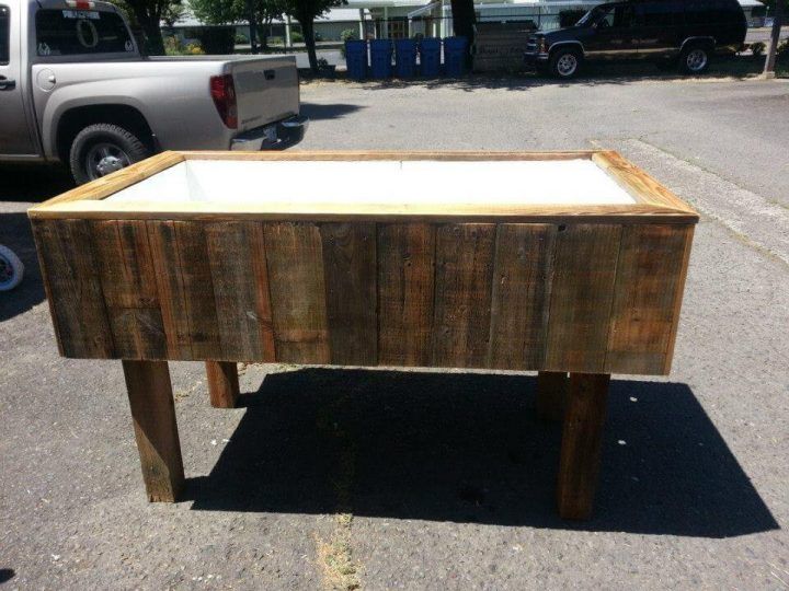 Wooden Pallet Ice Chest / Icebox