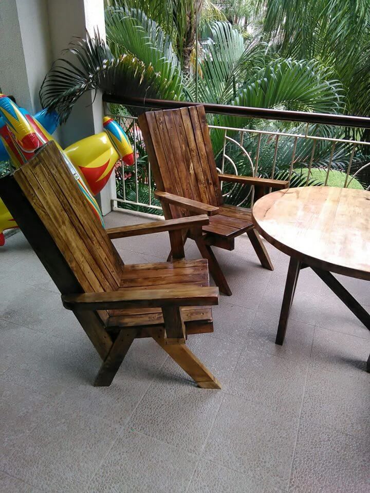 recycled pallet chair set