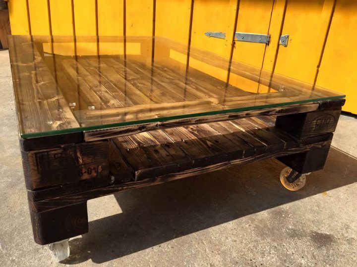 DIY Pallet Coffee Table with Glass Top & wheels