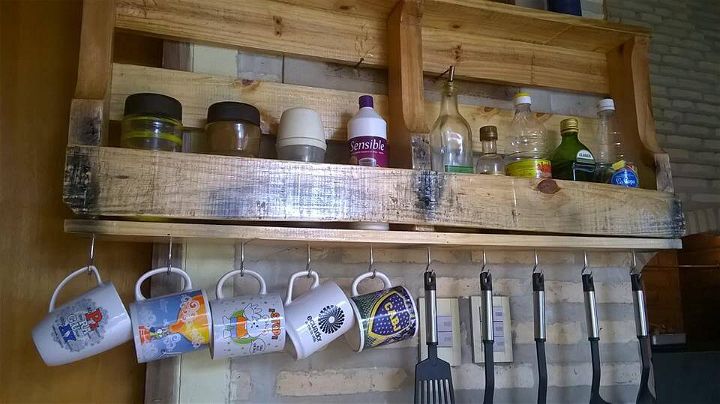 Wooden pallet kitchen shelf