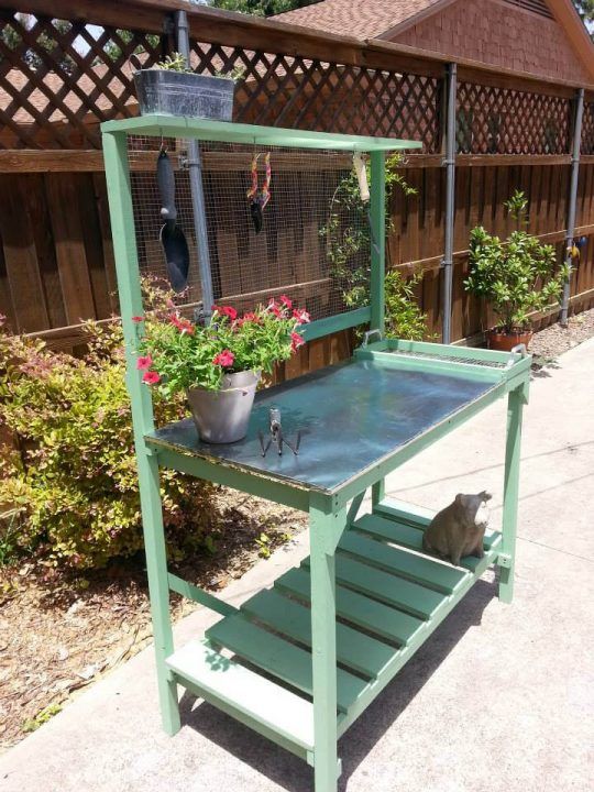 Recycled Pallet Potting Bench Idea