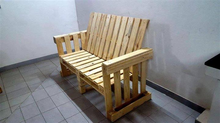 pallet bench with arms