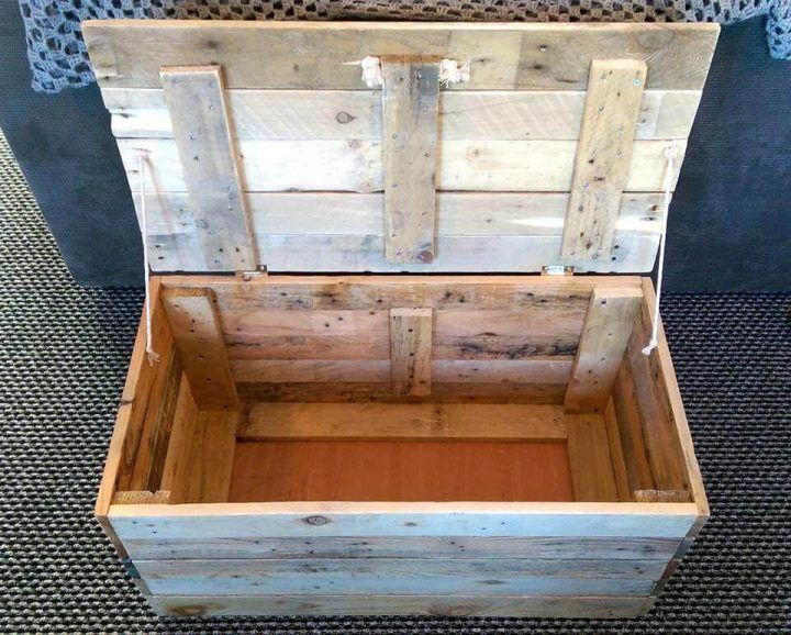 DIY Wood Pallet Toy Storage Box