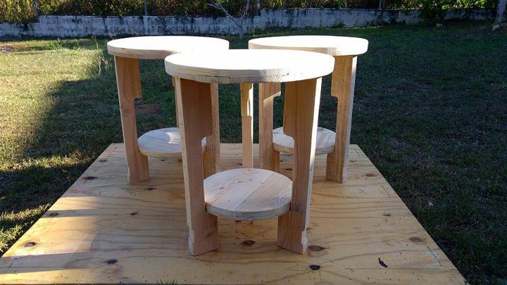 pallet round mini tables with round bottom shelves
